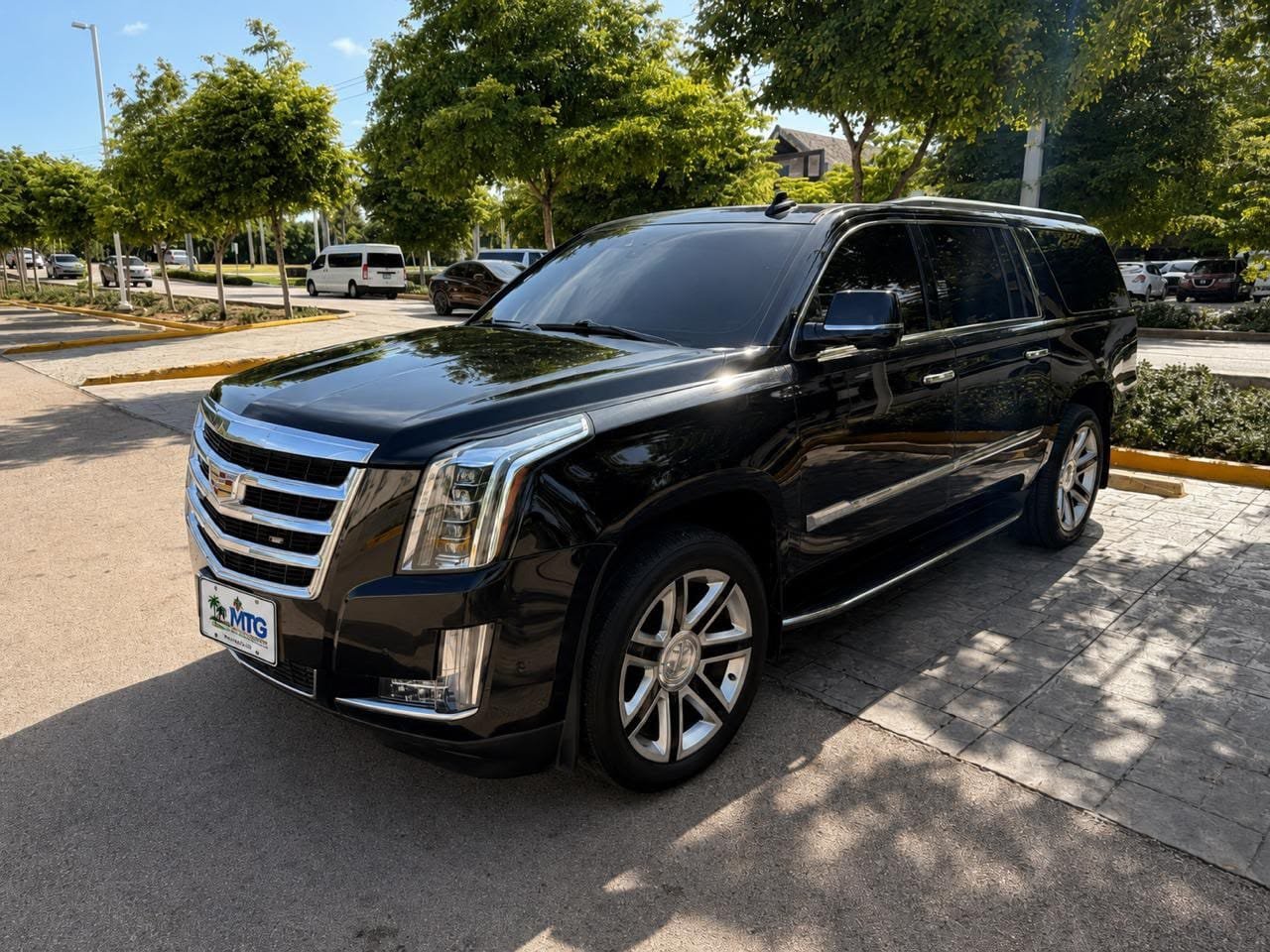MTG Transfers black luxury SUV